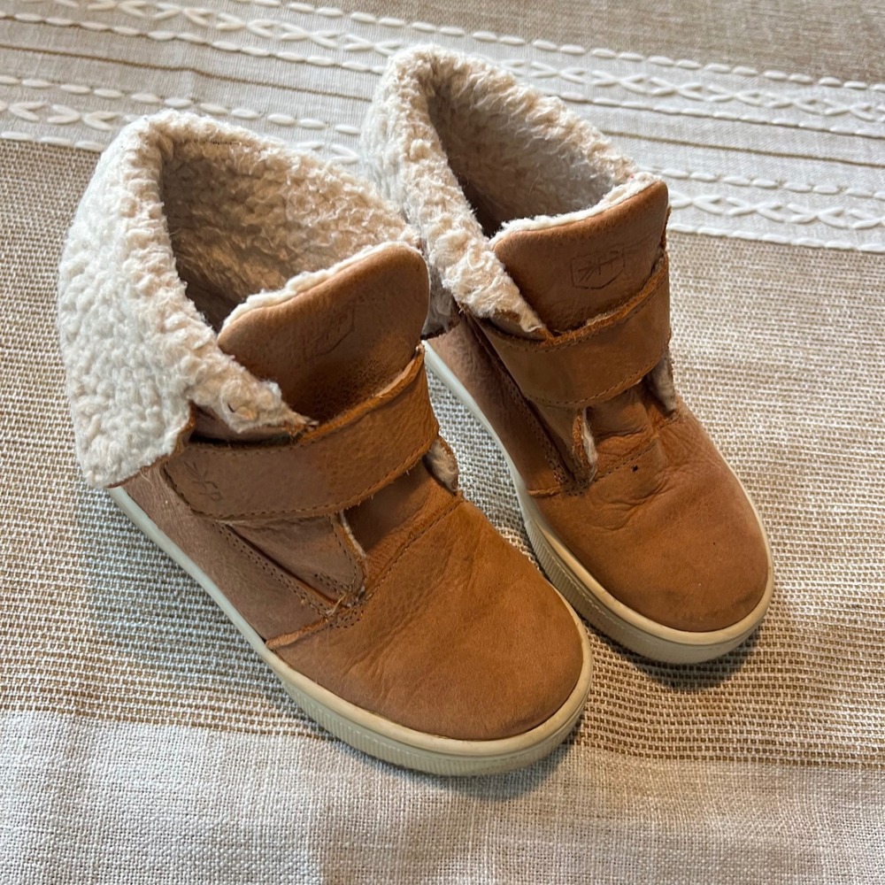 Freshly Picked Kids Tan Leather Shearling Lined Sneakers Size 9 US Toddler